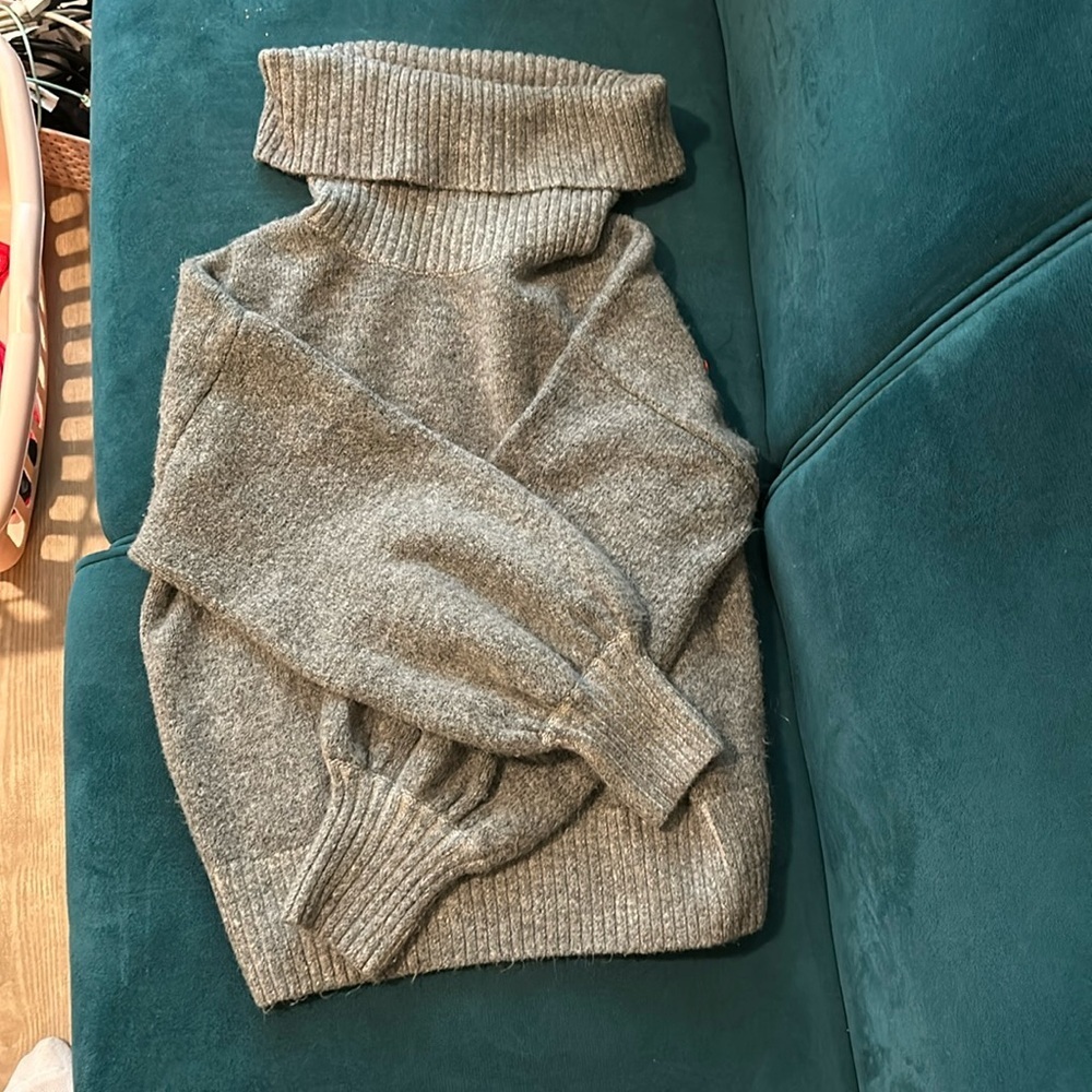 Express long sleeve sweater - medium
